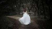 Ilustrasi pengantin perempuan. (dok. unsplash.com/@kennyluoping)