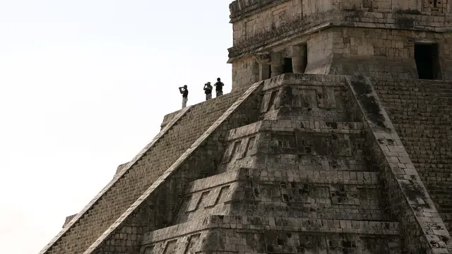 Turis Jerman Diamuk Massa Gara-gara Nekat Panjat Piramida Peninggalan Peradaban Maya di Meksiko