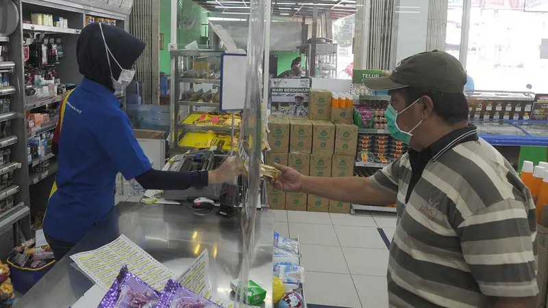 Antisipasi Corona, Minimarket di Depok Ini Pasang Plastik Pembatas