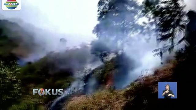 Menjalarnya api akibat kebakaran Gunung Sumbing di perbatasan Kabupaten Temanggung dan Kabupaten Wonosobo, Jawa Tengah, terus berlanjut.