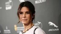 Lama Menjanda, Sandra Bullock Kencan dengan Fotografer Seksi?