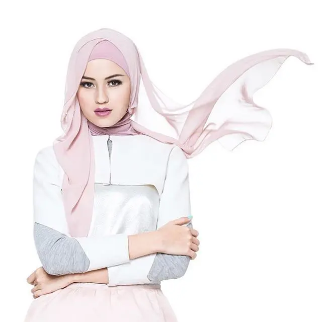 7 Potret Kimberly Ryder saat Pakai Hijab, Banjir Pujian