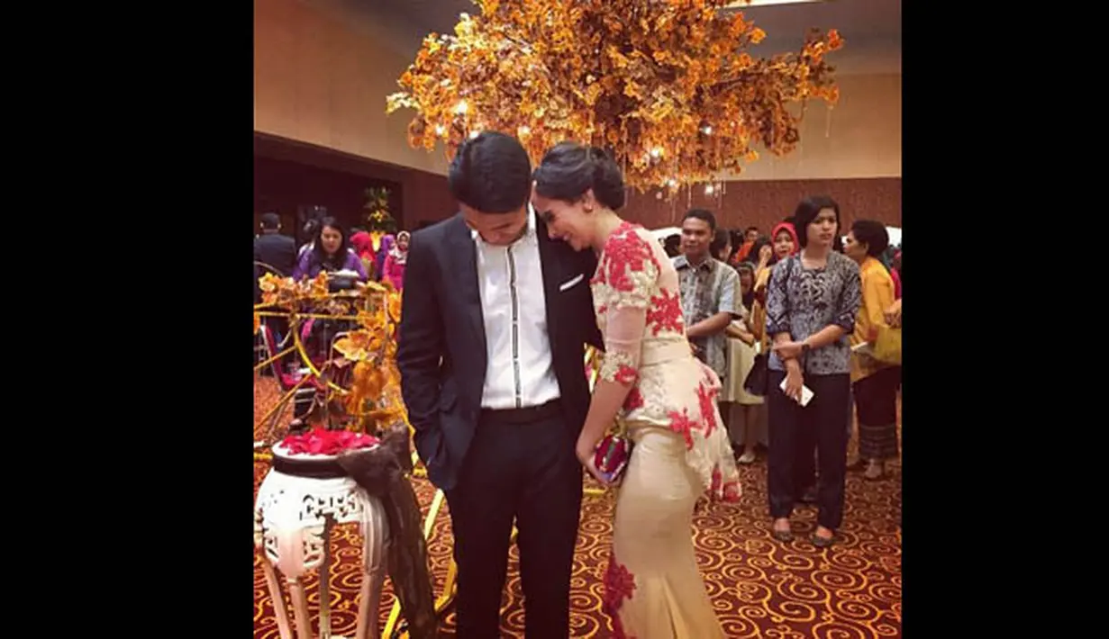 Hengky Kurniawan dan Sonya Fatmala sepertinya sedang menikmati indahnya masa-masa berpacaran. (instagram.com/hengkykurniawan)