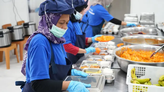Kesibukan di Dapur MBG Bawa Rezeki Baru dan Bikin Warga Sembuh Jadi Pejudol