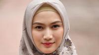 Sebagai Duta Kerjasama Bidang Pangan dan Pertanian antara negara-negara ASEAN dengan Jepang, Melody tampak elegan dengan gaya formal. (Liputan6.com/IG/@melodylaksani92)