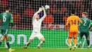 Pemain Timnas Belanda, Tijjani Reijnders, mencetak gol ke gawang Lithuania pada laga terakhir Grup G kualifikasi zona Eropa di Stadion Johan Cruijff ArenA, Amsterdam, Senin (17/11/2025). (AP Photo/Peter Dejong)