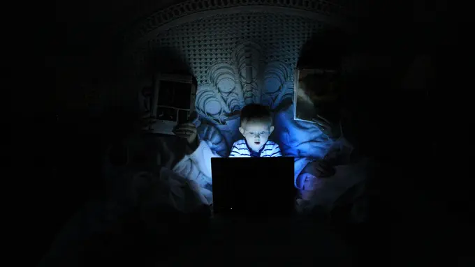 Mengasuh anak di era digital saat ini membawa banyak tantangan baru bagi orangtua.