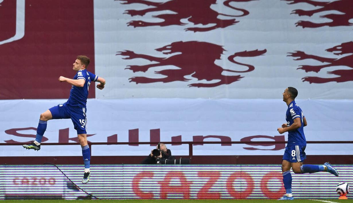 Pemain Leicester City, Harvey Barnes, melakukan selebrasi usai mencetak gol ke gawang Aston Villa pada laga Liga Inggris di Stadion Villa Park, Minggu (21/2/2021). Leicester City menang dengan skor 1-2. (AP Photo/Michael Regan, Pool)
