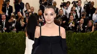 Lirik Lagu Starving - Hailee Steinfeld and Grey Feat. Zedd