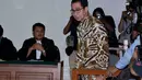 Tubagus Chaeri Wardana alias Wawan menjalani sidang putusan kasus suap sengketa Pilkada Lebak di Pengadilan Tipikor, Jakarta, Senin (23/6/14). (Liputan6.com/Johan Tallo)