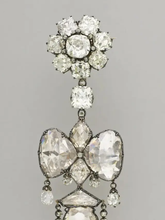 Bros “Reliquary”. Dok. GRANDPALAISRMN / MUSÉE DU LOUVRE / DÉPARTEMENT DES OBJETS D'ART