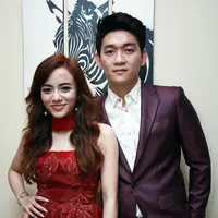 Selama 4 tahun menjalin kasih, Ifan Seventeen dan Dylan Sahara mengaku sudah merasakan jatuh bangun dan pahit getirnya hubungan. (Deki Prayoga/Bintang.com)