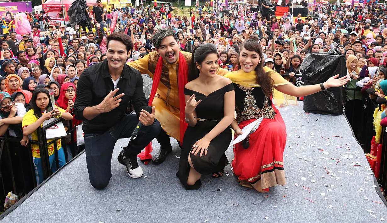 Penggemar Bollywood di Indonesia senang bukan main ketika kedatangan sang idola. Pemeran serial TV Thapki, Jigyasa Singh bertandang ke Indonesia selama dua hari, tepatnya tanggal 27-28 Januari 2017. (Bambang E. Ros/Bintang.com)
