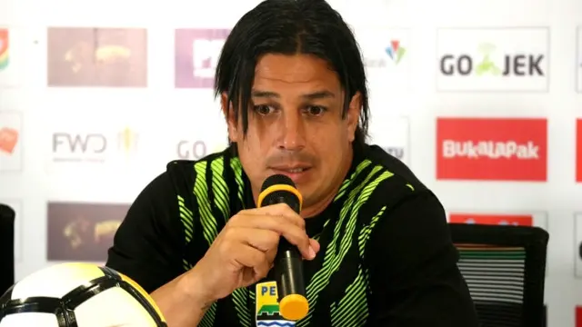 Asisten pelatih Persib Bandung, Fernando Soler