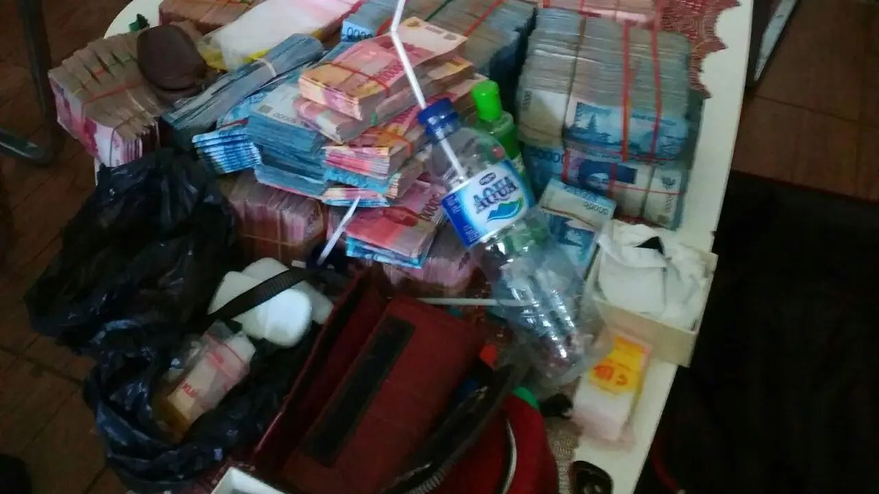 Uang bukti narkoba