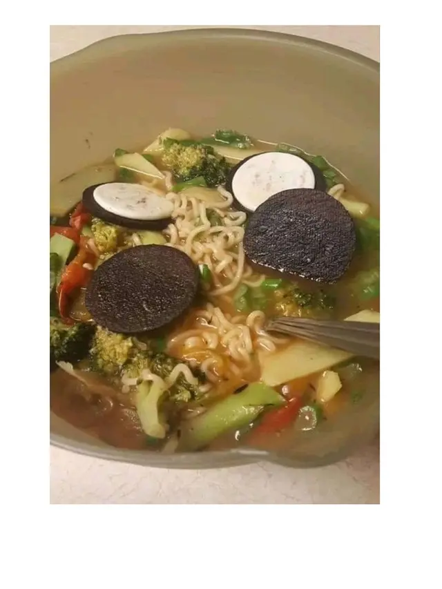 7 Cara Nyeleneh Makan Mi Instan Kuah ala Netizen Ini Bikin Geleng Kepala