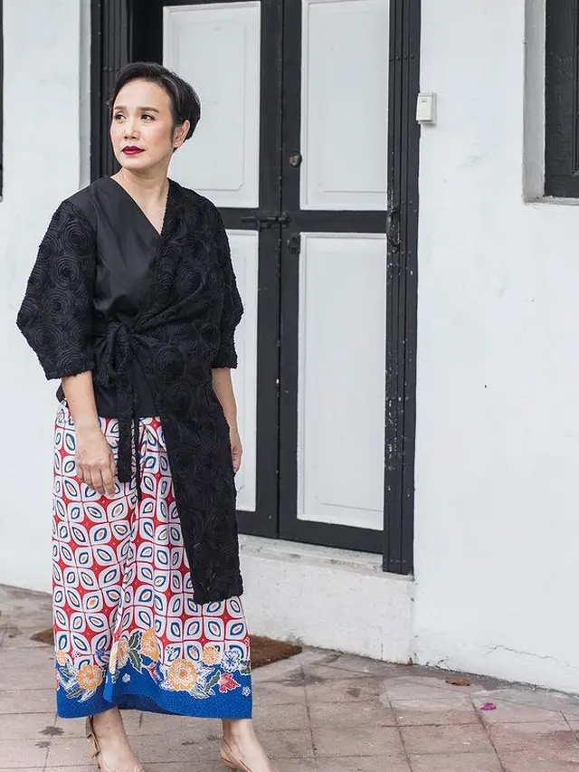 Jatuh Cinta pada Batik Nusantara, Oniatta Effendi Membawanya hingga ke Singapura