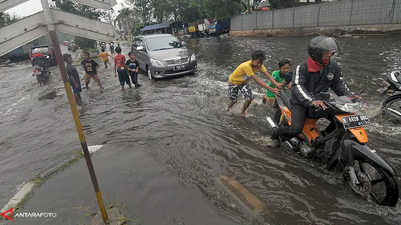 banjir-rob-131018c.jpg