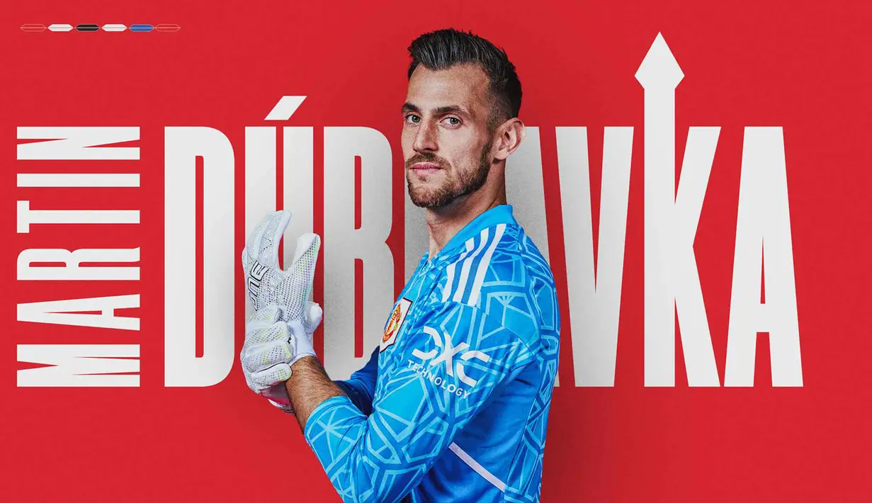 Martin Dubravka. Kiper Slovakia berusia 33 tahun ini menjadi pemain pinjaman terbaru Manchester United pada musim 2022/2023 ini. Ia didatangkan dari Newcastle United dengan biaya peminjaman sebesar 2,31 juta euro untuk menjadi pelapis bagi David De Gea. Martin Dubravka kehilangan posisinya sebagai kiper utama The Magpies usai kedatangan Nick Pope dari Burnley yang timnya terdegradasi dan harus bermain di Championship di musim 2022/2023. (manutd.com)