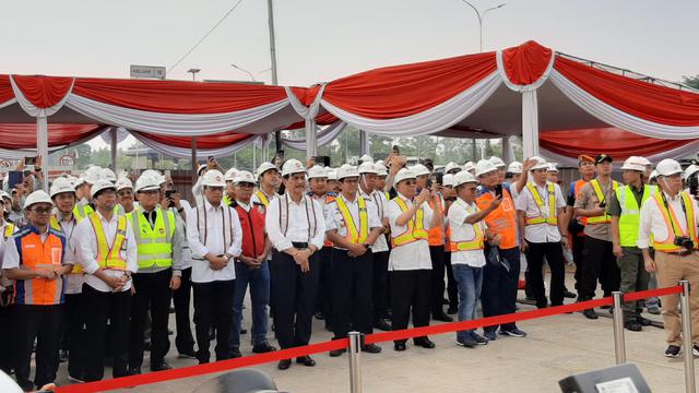 Menko Maritim dan Menhub tinjau proyek LRT Jabodebek