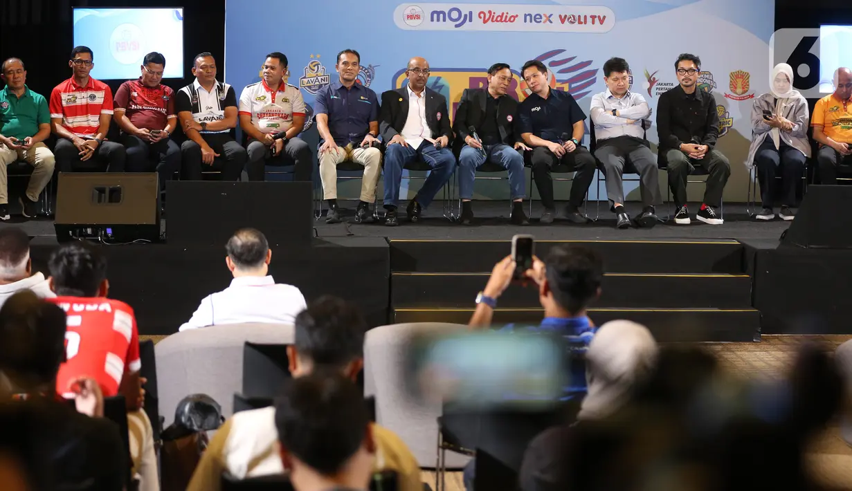 Ketua Umum PBVSI, Imam Sudjarwo menilai persaingan di PLN Mobile Proliga 2025 cenderung lebih merata. Hal ini lantaran para pemain berlabel tim nasional memperkuat sejumlah klub peserta. (Liputan6.com/Helmi Fithriansyah)