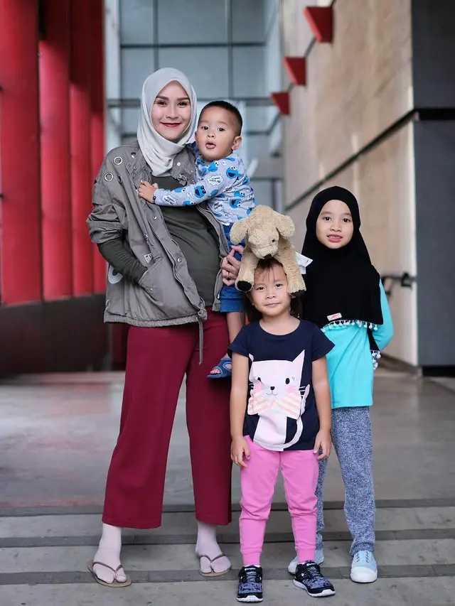 [Bintang] Zaskia Adya Mecca