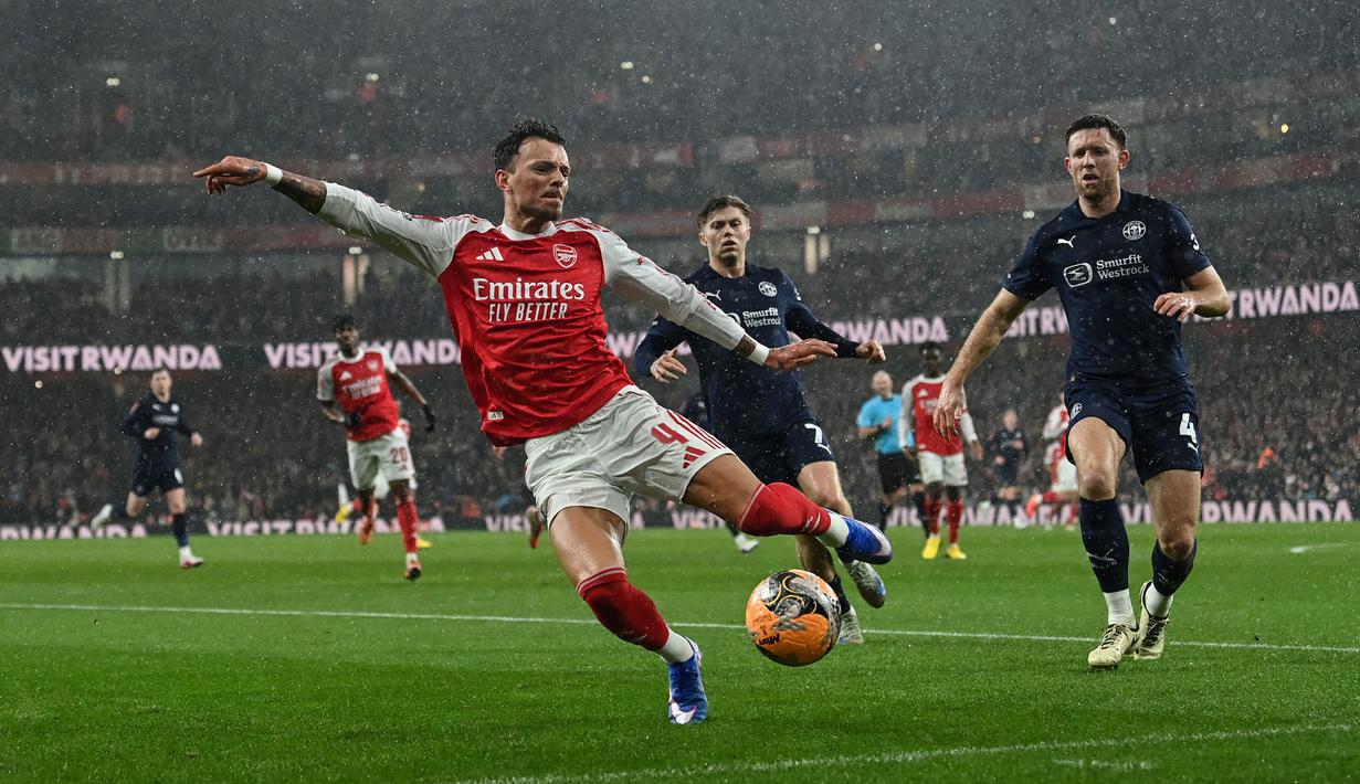 Empat gol Arsenal dicetak oleh Noni Madueke (11'), Gabriel Martinelli (19'), Jack Hunt (GBD) (23'), dan Gabriel Jesus (27'). (AFP/Glyn Kirk)