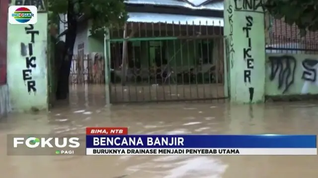 Hujan deras mengguyur Kota Bima, NTB, sepanjang Kamis (25/1) kemarin. Akibatnya ratusan rumah di tiga desa terendam banjir.