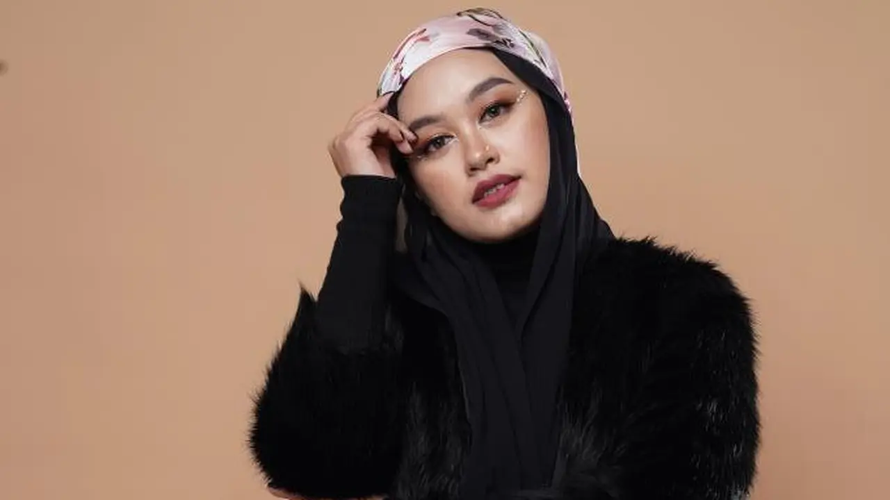Aliya nyanyikan lagu Madu dan Racun