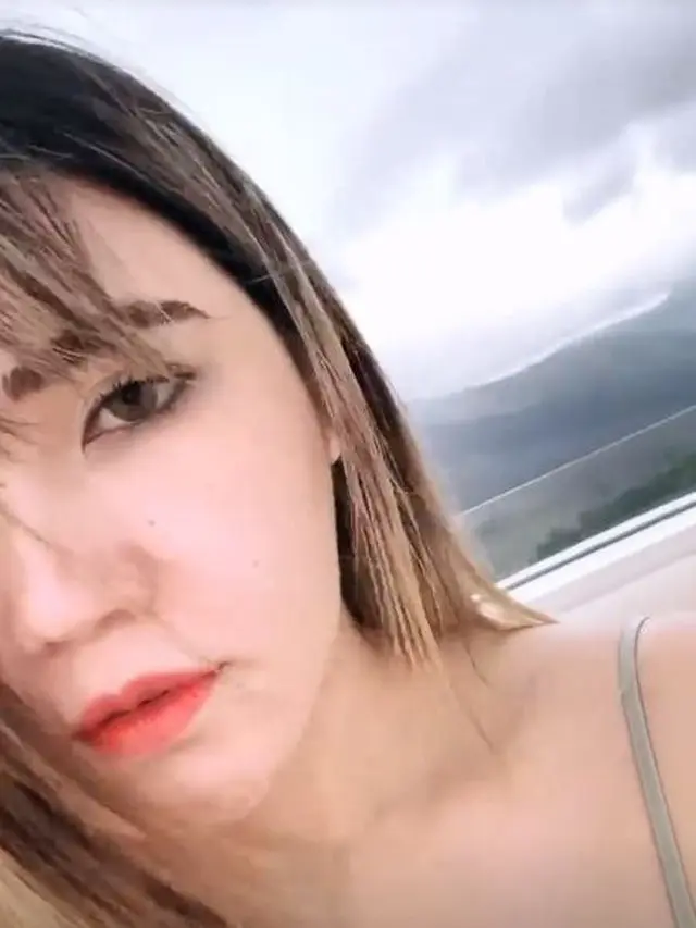 6 Momen Liburan Via Vallen di Kintamani Bali, Nikmati Pemandangan Langit Senja