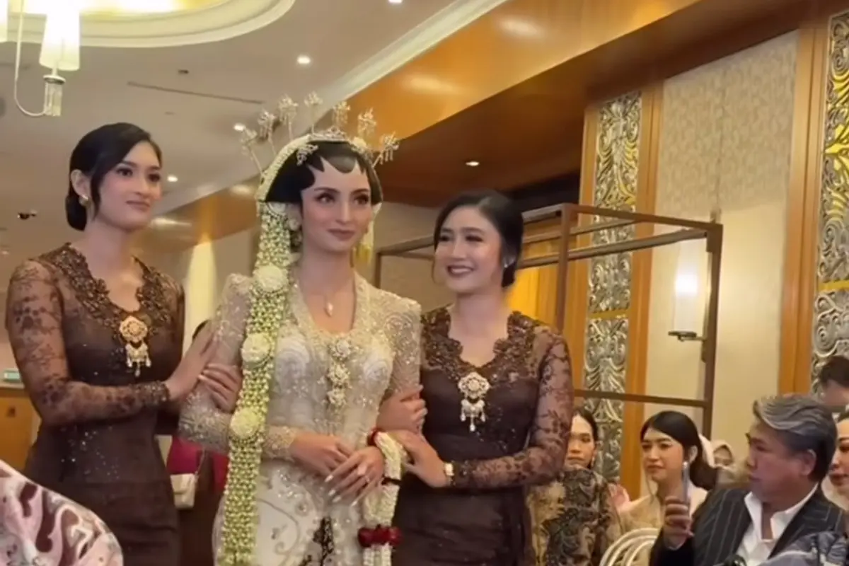 Febby Rasta saat Jadi Bridesmaid Valerie Tifanka
