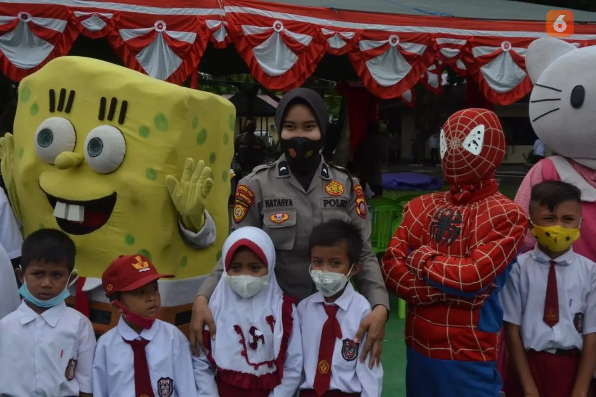Superhero Bantu Anak Usia 6–11 Tahun di Gorontalo Agar Tidak Takut Divaksin (Arfandi/Liputan6.com)