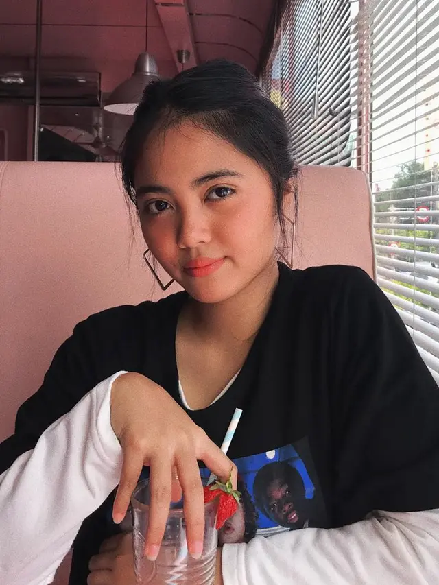 Tak Kalah Cantik, Ini 6 Potret Rania Marchella Adik Ranty Maria