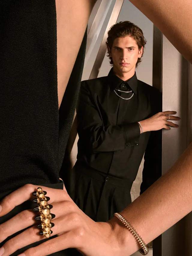 Clash de Cartier Perkenalkan Perhiasan Emas Kuning dengan Desain Lebih Ekspresif