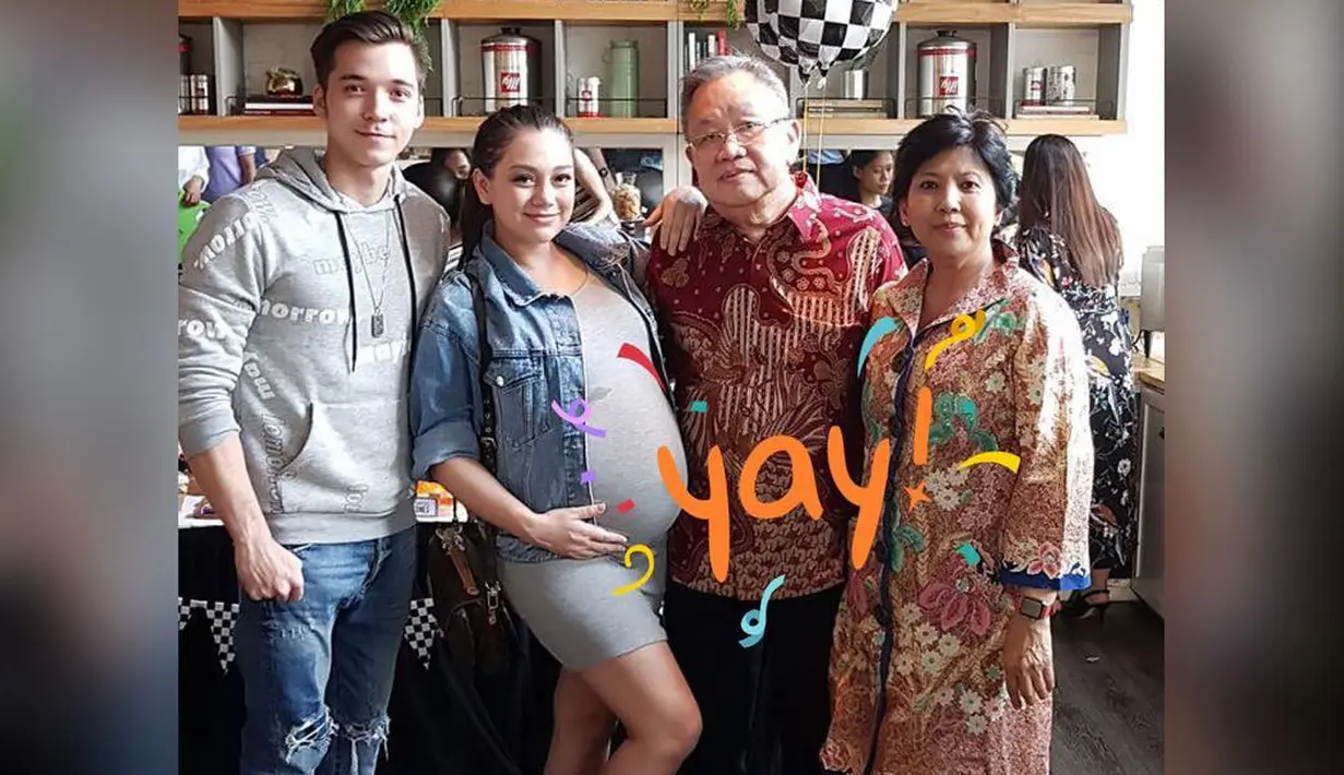 "Arti Valentine kalo sekarang udah berkeluarga, jadi arti valentine hari yang  khusus itu buat pasangan, buat anak-anak. momen yang dirayain setahun sekali. Luangin satu hari lah buat keluarga," jelas Stefan William. (Instagram/stefannwilliam)