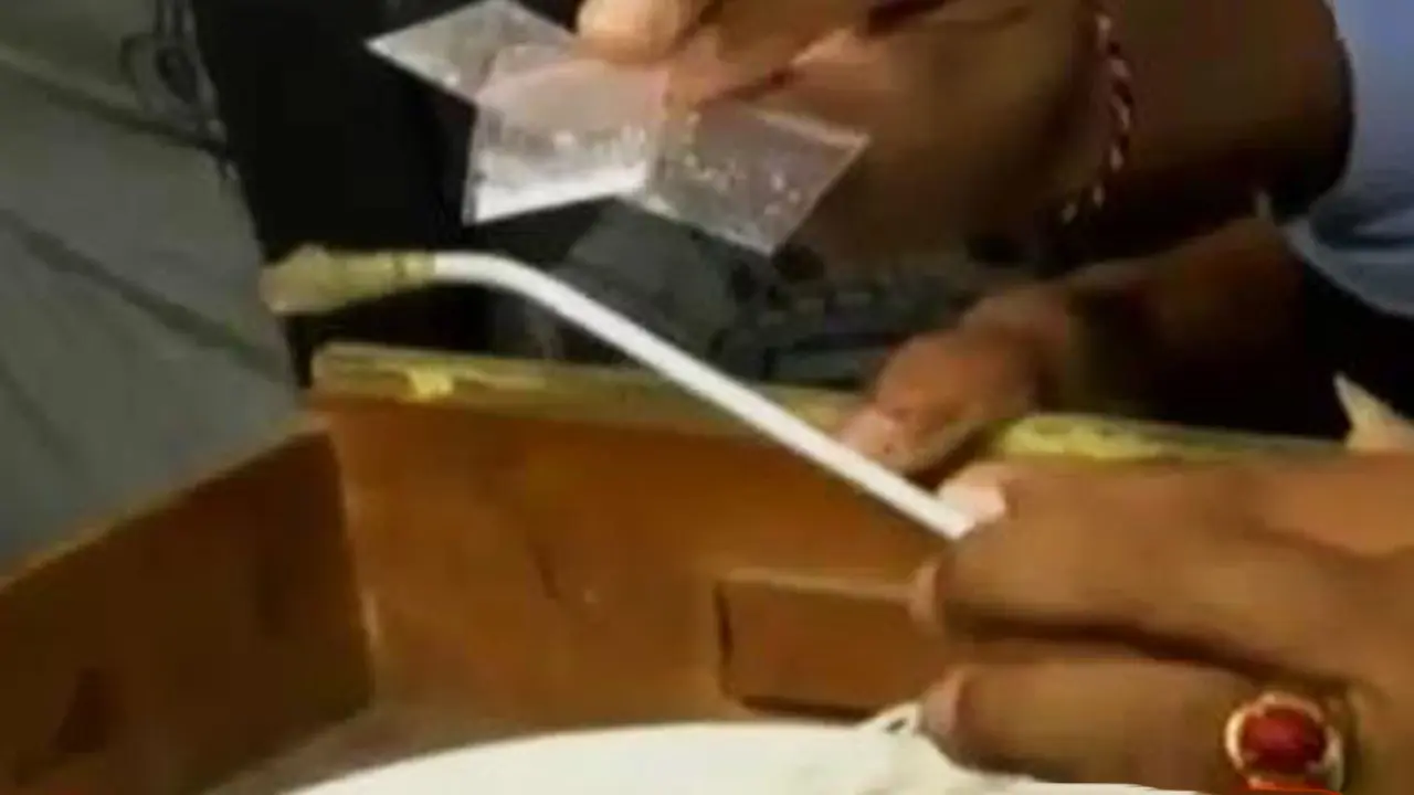 VIDEO: Razia Lapas Kerobokan, Petugas Temukan Sabu
