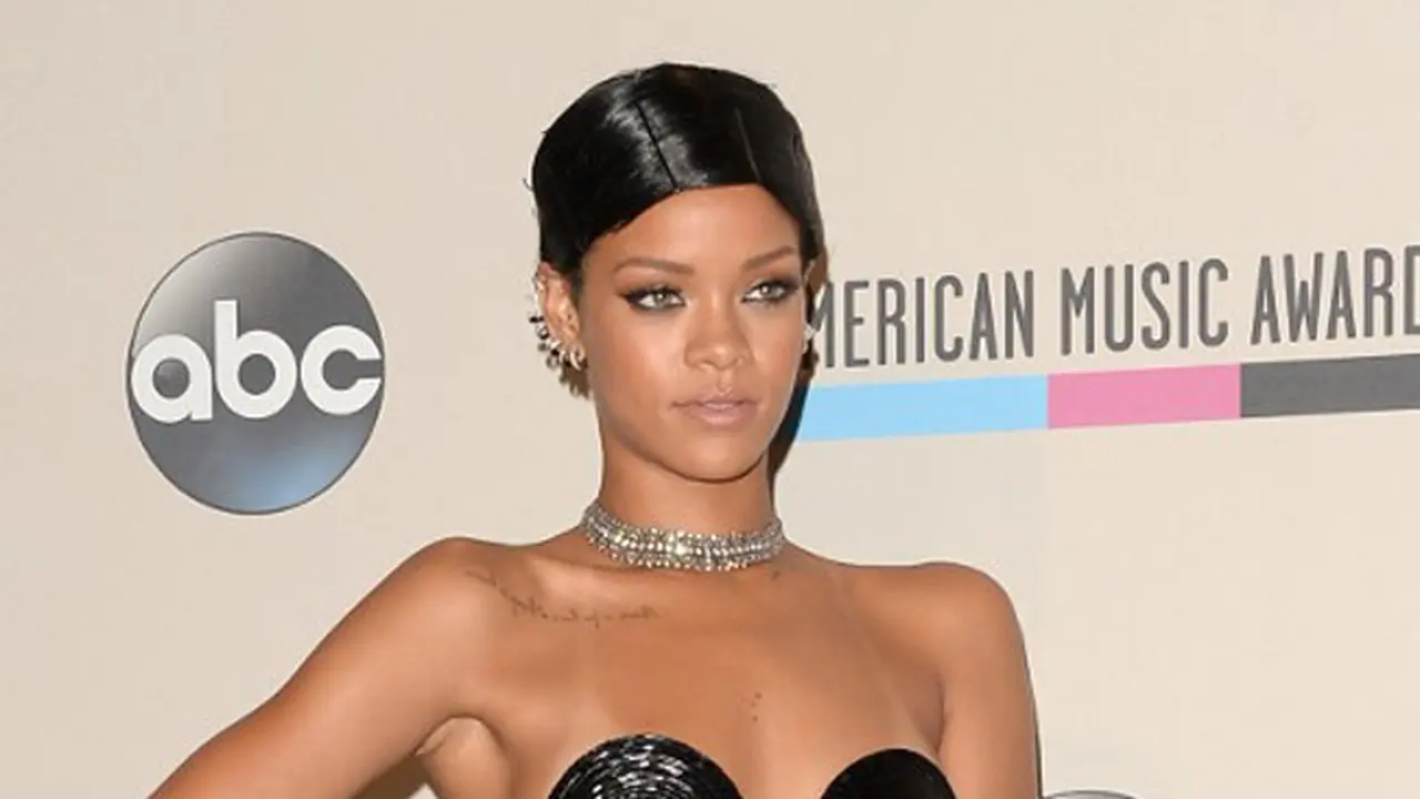 [Bintang] Rihanna