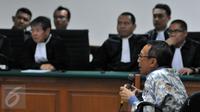 Mantan Menteri ESDM Jero Wacik saat mengikuti sidang dengan agenda pembacaan putusan sela di Pengadilan Tipikor, Jakarta, Selasa (6/10/2015). Pada sidang tersebut Majelis hakim menolak nota keberatan Jero Wacik. (Liputan6.com/Andrian M Tunay)