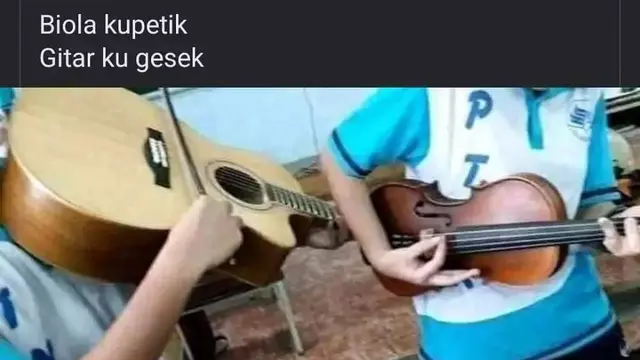 7 Potret Nyeleneh Orang Saat Main Gitar Ini Bikin Geleng Kepal