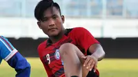 Penyerang Arema, Ahmad Nur Hardianto, masih menghormati publik Lamongan. (Bola.com/Iwan Setiawan)