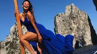 Indah Kalalo saat berlibur ke Pulau Capri, Italia. (dok. Instagram @indahkalalo/https://www.instagram.com/p/B3UChHsIceW/Putu Elmira)