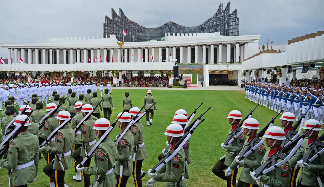 Rangkaian Peringatan Kemerdekaan ke-79 Republik Indonesia di Ibu Kota Negara (IKN), Nusantara sudah dimulai pukul 00.00 WITA. Dimulai dengan Apel Kehormatan dan Renungan Suci di Taman Kusuma Bangsa IKN.