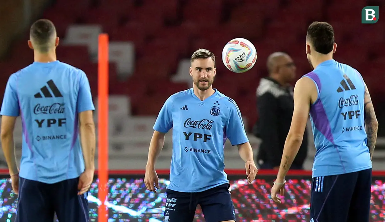 <p>Pemain Timnas Argentina melakukan latihan resmi menjelang laga FIFA Matchday melawan Timnas Indonesia di Stadion Utama Gelora Bung Karno (SUGBK), Jakarta, Minggu (18/06/2023). (Bola.com/Bagaskara Lazuardi)</p>
