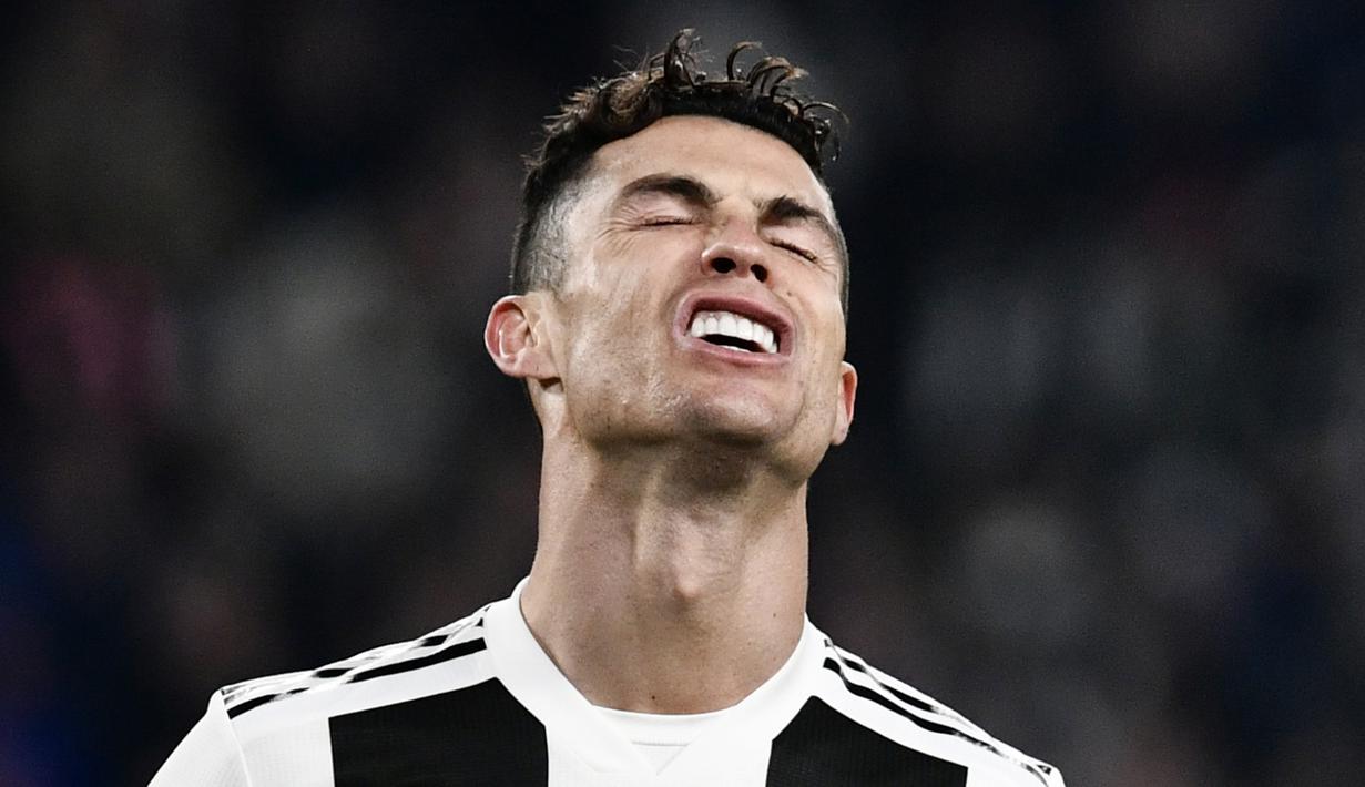 8. Ekspresi Cristiano Ronaldo saat gagal membobol gawang Atletico Madrid pada pertandingan 16 besar Liga Champions. (AFP/Marco Bertorello)