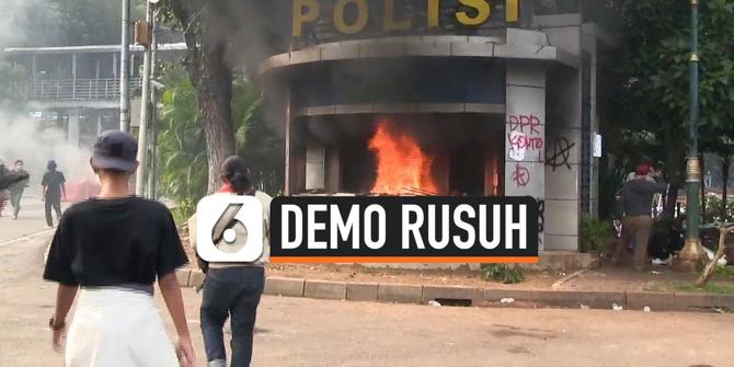VIDEO: Detik-detik Pos Polisi di Patung Kuda Dibakar Demonstran