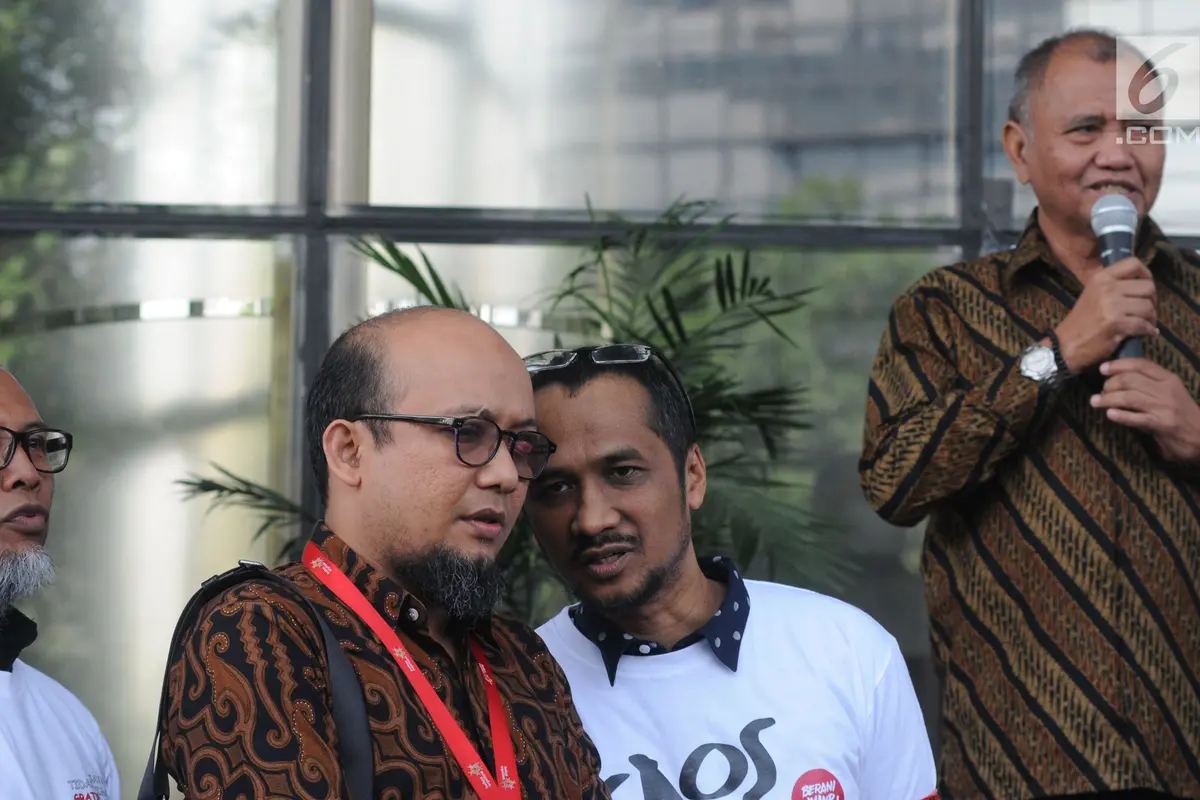 Salam Komando Novel Baswedan dan Pimpinan KPK di Hari Pertama Ngantor