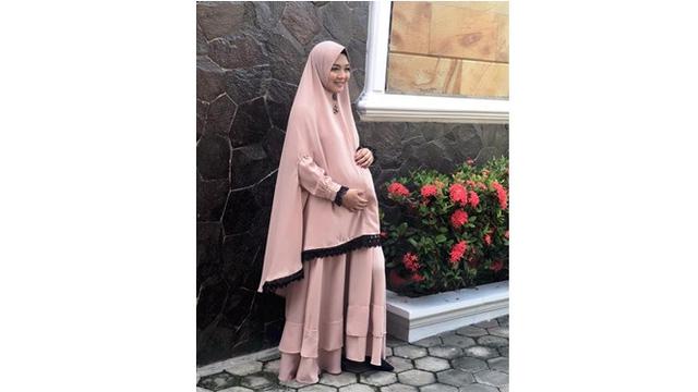 Lahirkan Anak Ketiga, Begini 7 Potret Terbaru Nuri Maulida