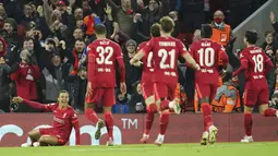 Berlaga dihadapan pendukungnya sendiri klub besutan Jurgen Klopp itu sukses meraih kemenangan dengan skor meyakinkan 2-0. (AP/Jon Super)