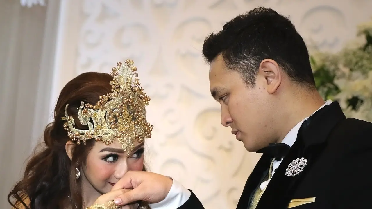 [Bintang] Resepsi Pernikahan Gilang Dirga dan Adiezty Fersa