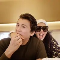 Syahrini dan Reino Barack mesra (Instagram/princessyahrini)